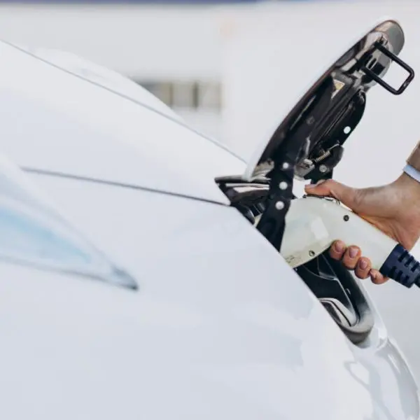 voiture-electrique-chargement