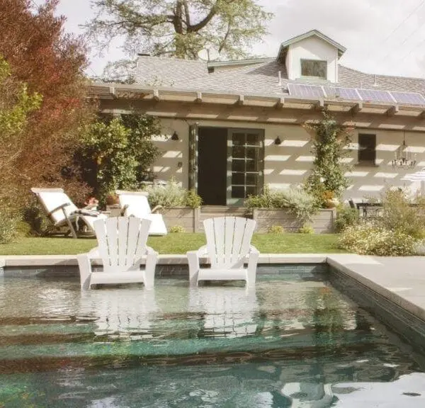 exterieur-de-maison-avec-pisicine