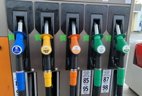 station-service-carburants-a-la-pompe