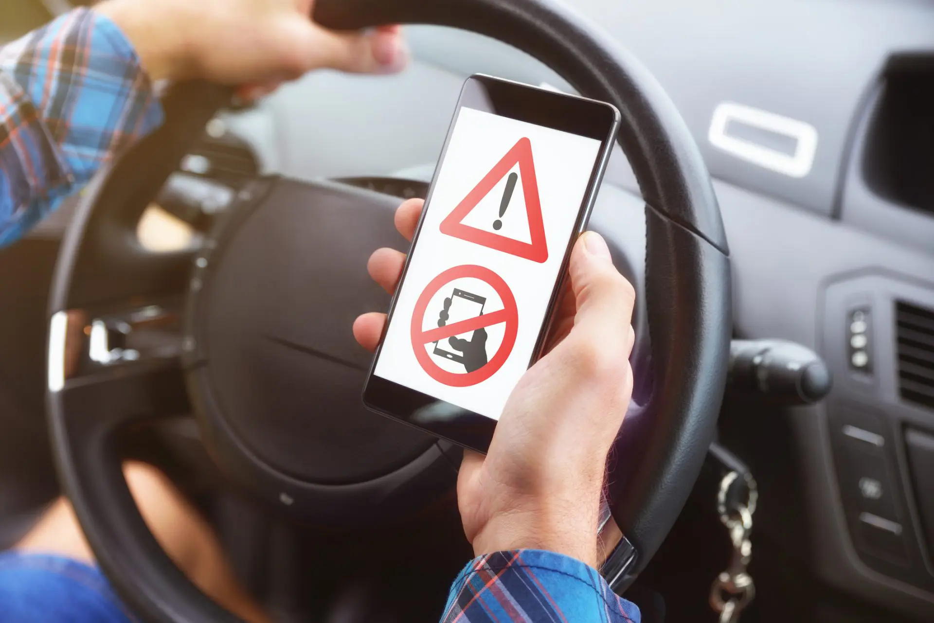 Concept du danger de l’utilisation du téléphone au volant
