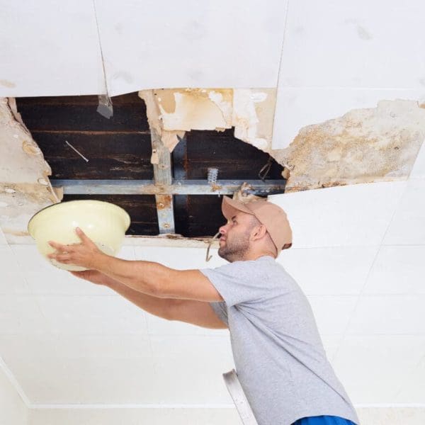 degat-des-eaux-maison-homme