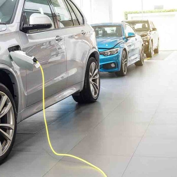 voiture-electrique-recharge