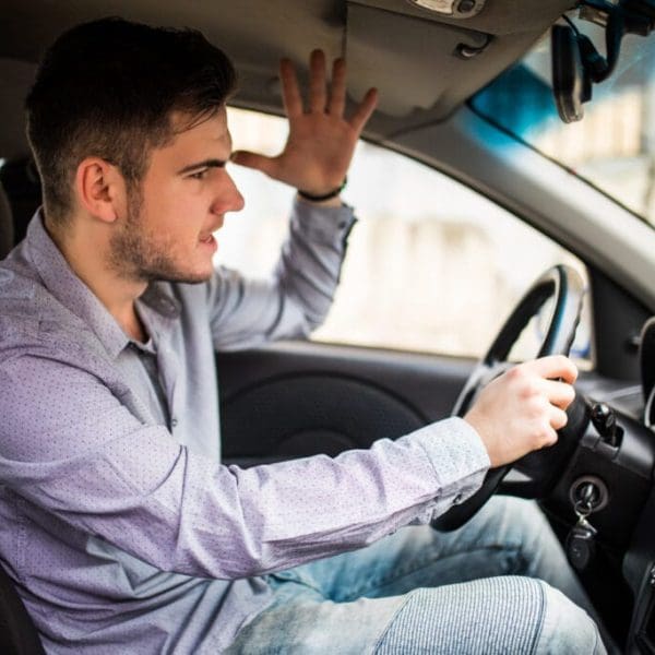 conducteur-en-colere-voiture