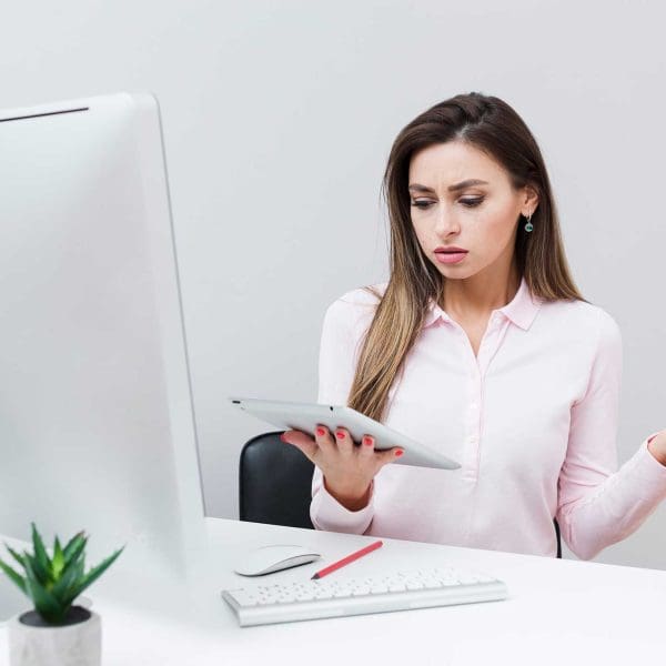 femme-qui-veut-souscrire-une-assurance-auto