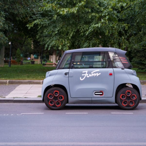 Citroën Ami micro voiture électrique zéro émission garée