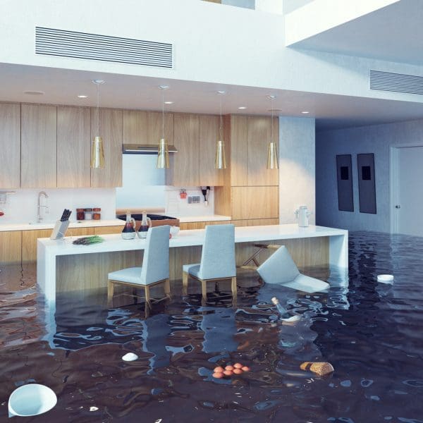 cuisine inondée avec le mobilier flotant