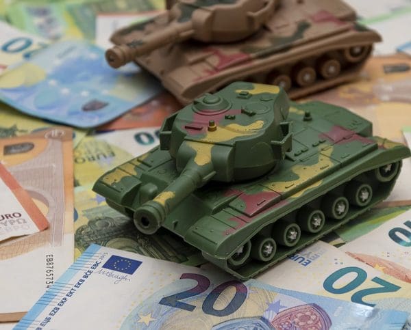 Les chars sont sur des billets d’euro