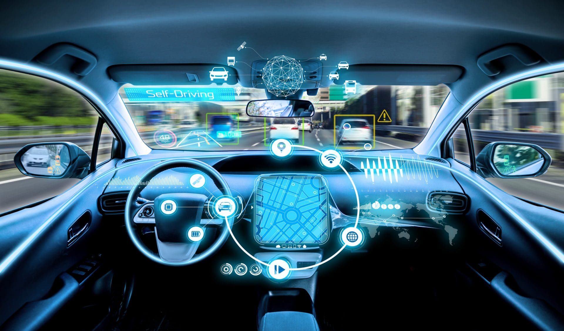 Cockpit vide du véhicule. HUD (Head Up Display) et panneau d’instruments numériques, voiture autonome 