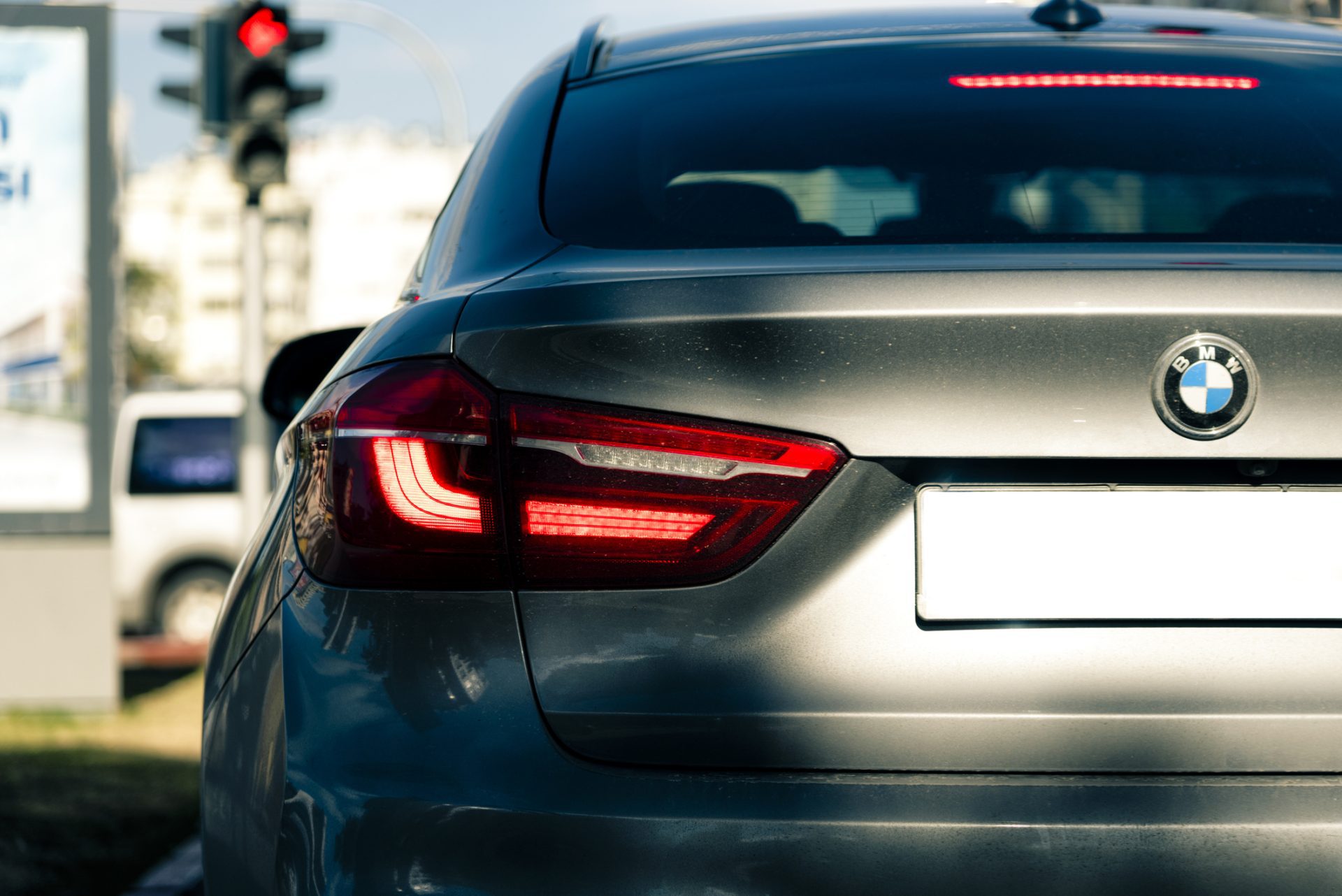 L’arrière de la BMW X6 en circulation